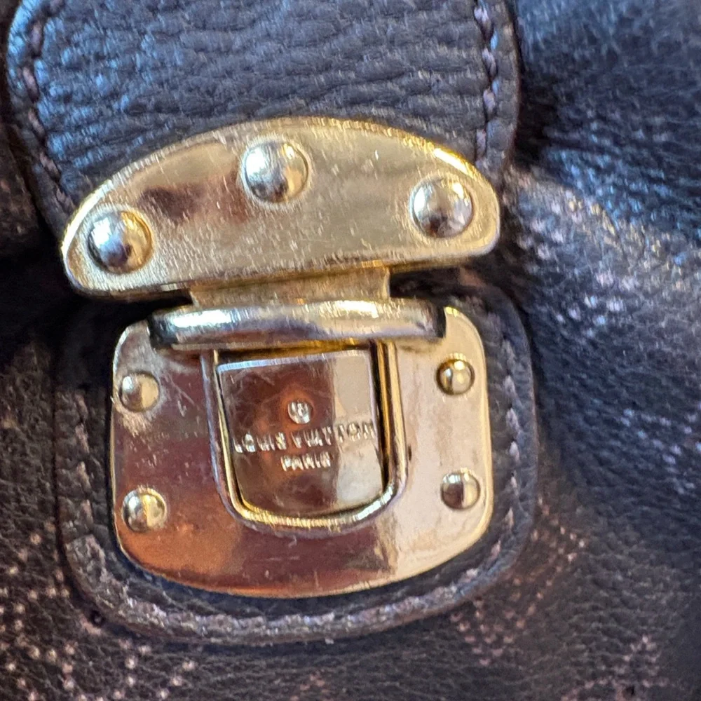 Authentic Louis Vuitton Mahina Boho In Elephant Gris - Picture 4 of 16